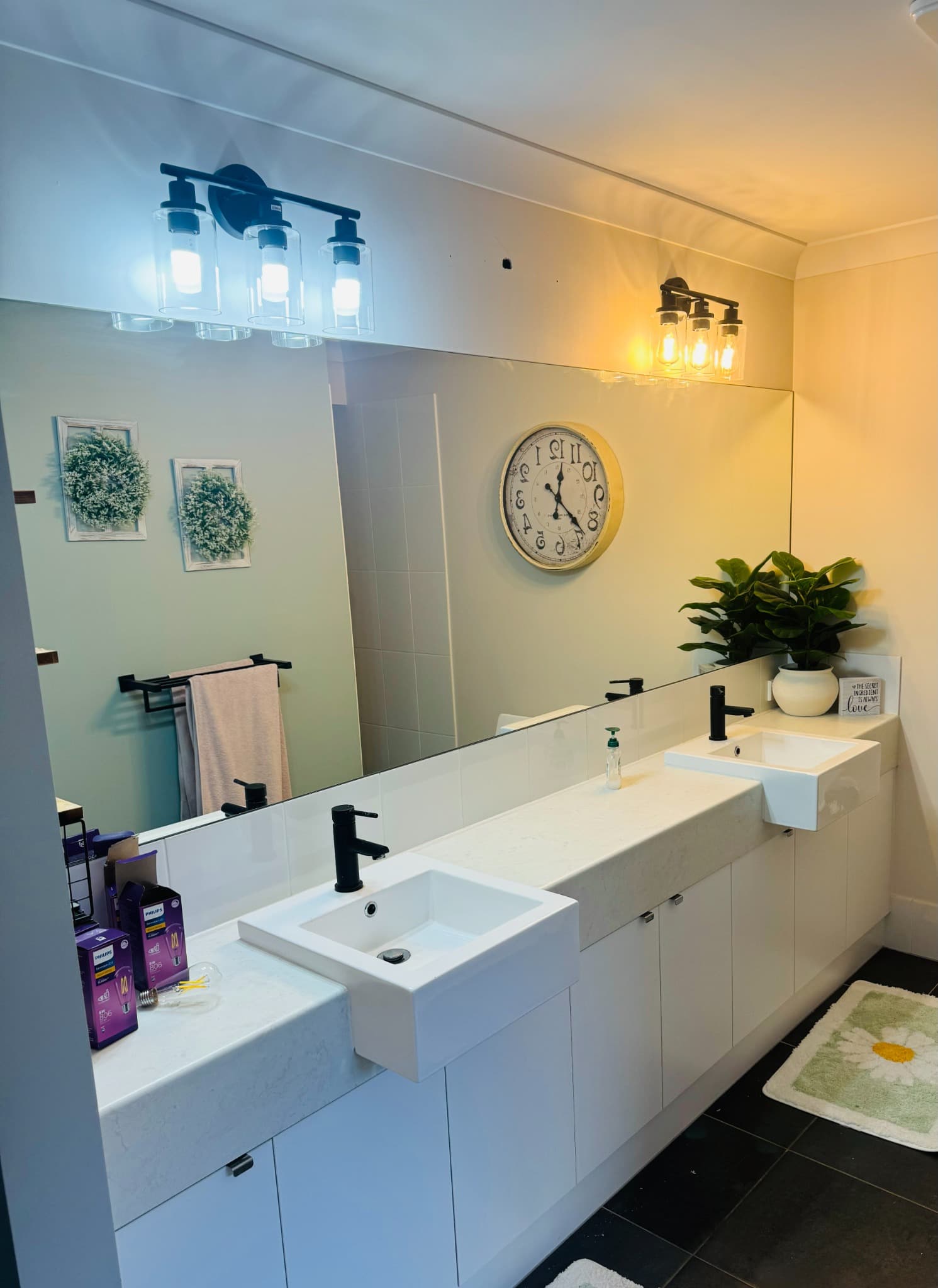 Double vanity bathroom lighting